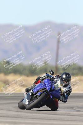 media/Oct-30-2025-Racers Edge (Thu) [[dabbdaf680]]/3-B Group/Session 4 Turn 16/